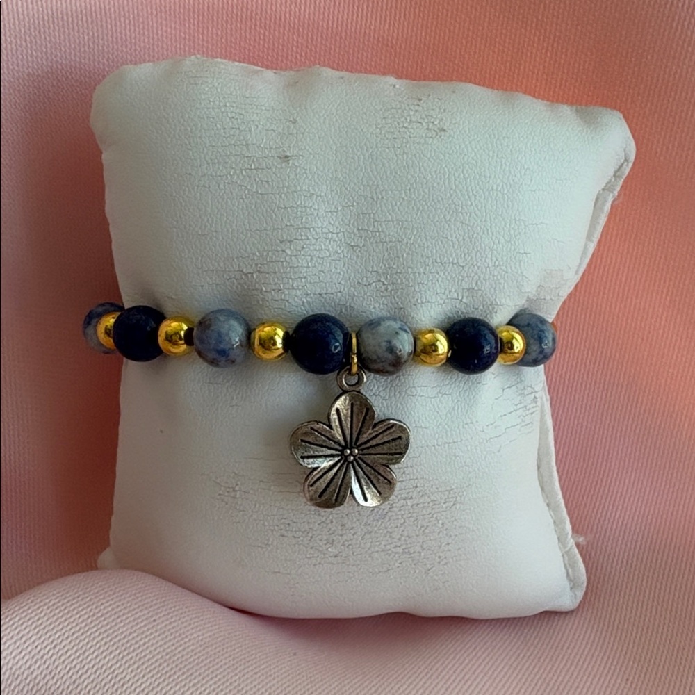 🟢 Flower Silver Charm Blue Stone Beaded Bracelet
